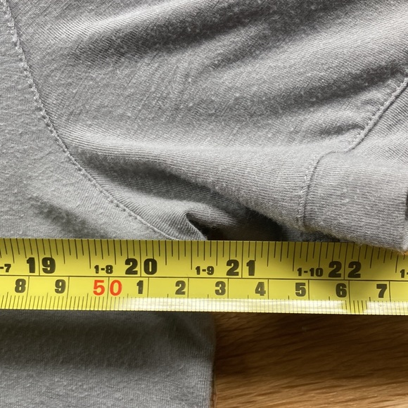 Giorgi Armani Italian-made relaxed-fit buttonless collared shirt - Picture 10 of 10